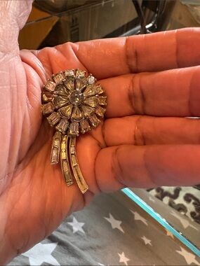 HOLYCRAFT Silvertone Crystal Floral Brooch Clear Rhinestones
